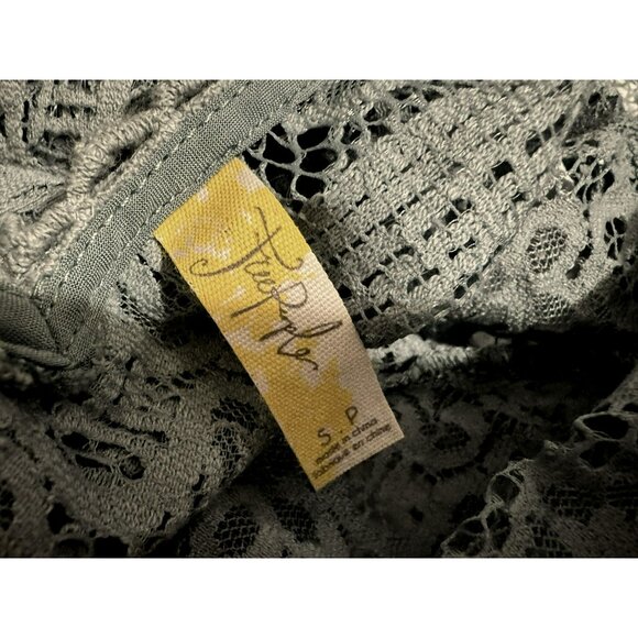 Free People Geo Sands Lagoon Green Crochet Lace Cold Shoulder Top BoHo Small NEW - Picture 7 of 8